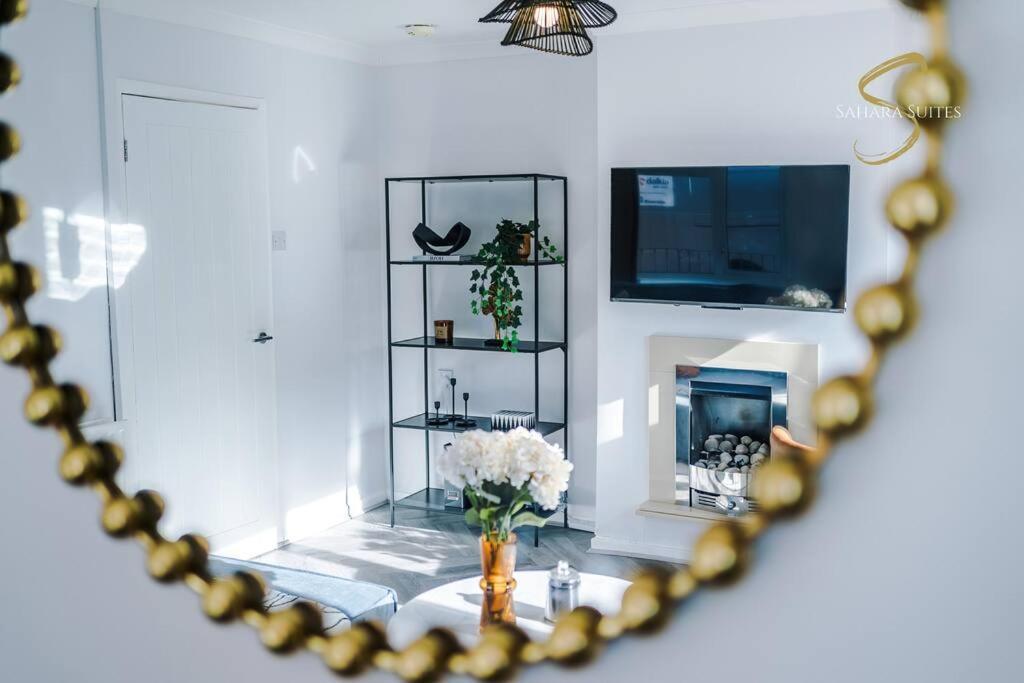 Modern 3Bed - Liverpool Centre - Parking - Sleep 5 *