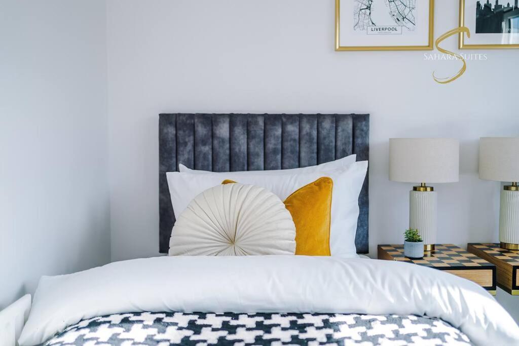 Holiday home Modern 3Bed - Liverpool Centre - Parking - Sleep 5 *