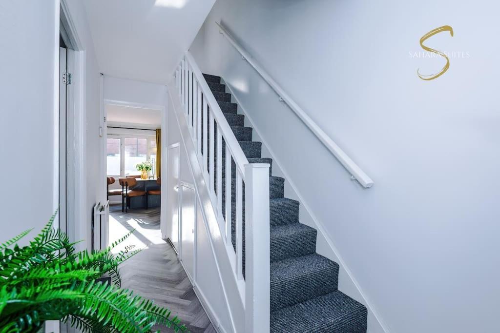 Holiday home Modern 3Bed - Liverpool Centre - Parking - Sleep 5