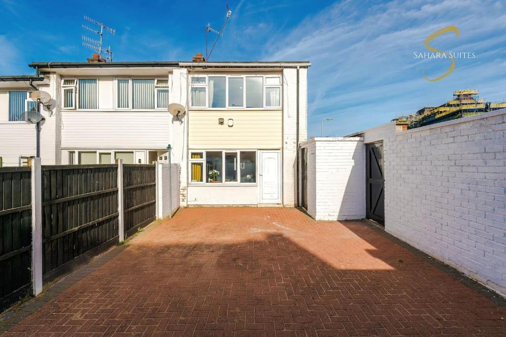 Modern 3Bed - Liverpool Centre - Parking - Sleep 5 Holiday home *