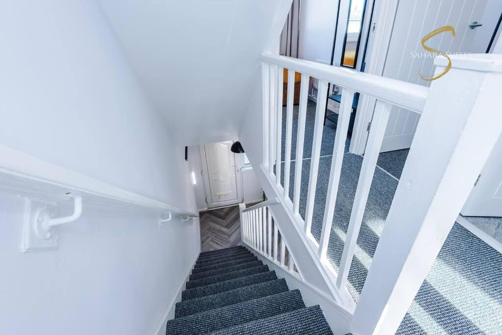 Modern 3Bed - Liverpool Centre - Parking - Sleep 5 *