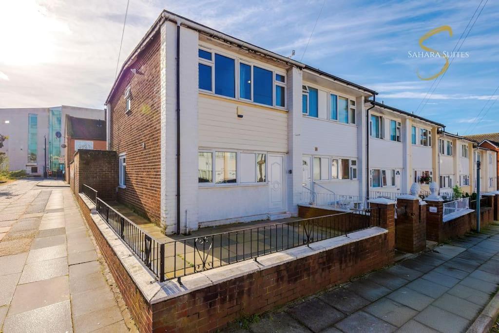Holiday home Modern 3Bed - Liverpool Centre - Parking - Sleep 5