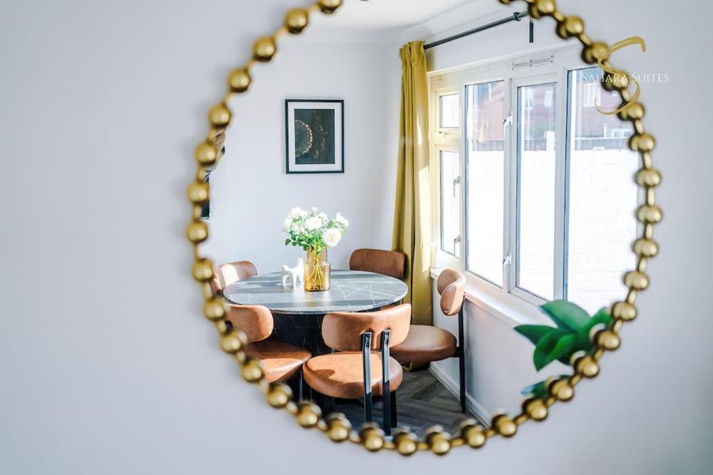 Modern 3Bed - Liverpool Centre - Parking - Sleep 5 *