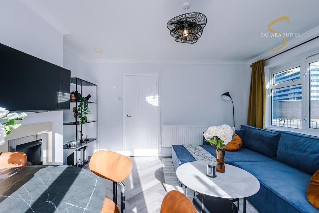 Modern 3Bed - Liverpool Centre - Parking - Sleep 5 Holiday home *